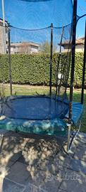 trampolino giardino bimbi