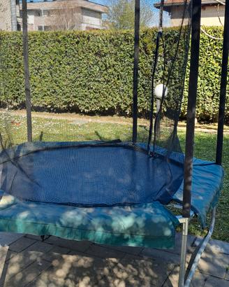 trampolino giardino bimbi