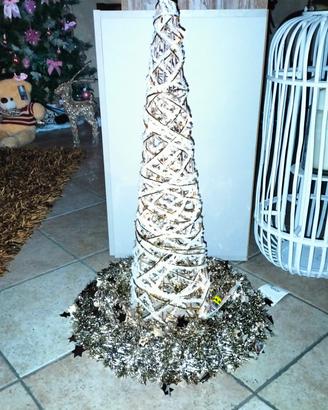 albero di Natale con luci nuovo