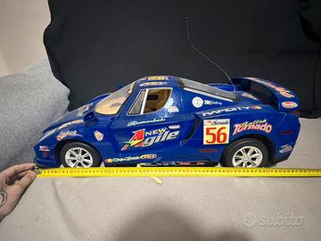 Modellino radiocomandato grande