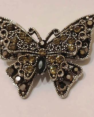 Spilla vintage a forma di farfalla brunita strass