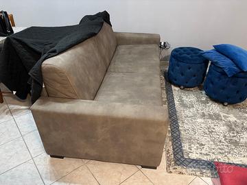 Divano letto e puff ontenitori