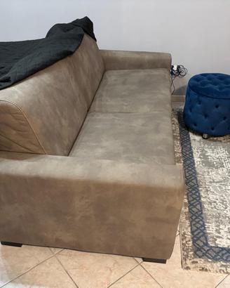 Divano letto e puff ontenitori