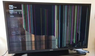 Smart TV Samsung 32" con schermo rotto per ricamb