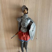 Pupo siciliano antico cavaliere con armatura