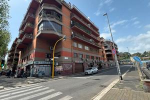 Magliana - locale commerciale ad uso investimento