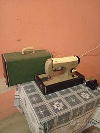 Tre macchine da cucire Singer Bianchi Borletti