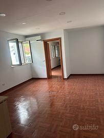 Pozzuoli "zona Olivetti' ufficio con posto auto