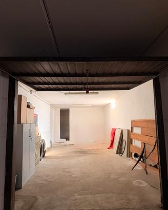 Ampio garage 42 mq