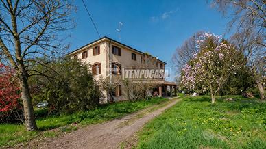 SOLUZIONE INDIPENDENTE CON TERRENO E MAGAZZINO