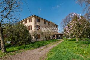 SOLUZIONE INDIPENDENTE CON TERRENO E MAGAZZINO