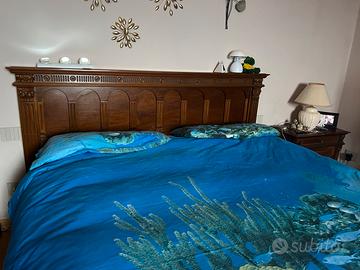 Letto matrimoniale, comodini e comò