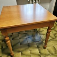 tavolo quadrato in legno