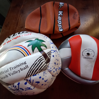 2 palloni volley e 1 pallone basket