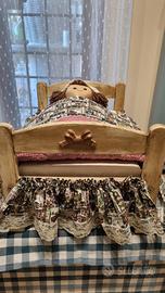 Lettino per le bambole in stile shabby chic 