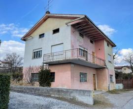 Casa indipendente da ristrutturare con giardino