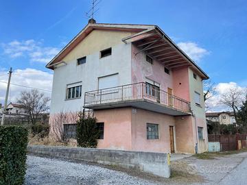 Casa indipendente da ristrutturare con giardino