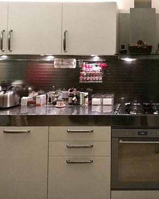 Cucina Boffi con elettrodomestici e cappa Faber