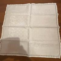 Centro tavola bianco ricamato