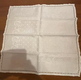 Centro tavola bianco ricamato