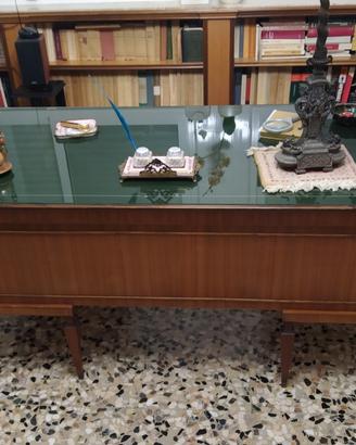 Scrivania stile Impero in legno con cristallo