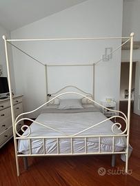 Letto baldacchino