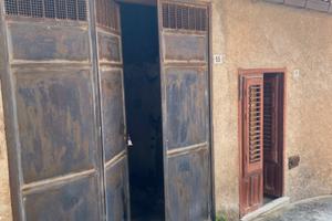 Casetta con garage - da ristrutturare