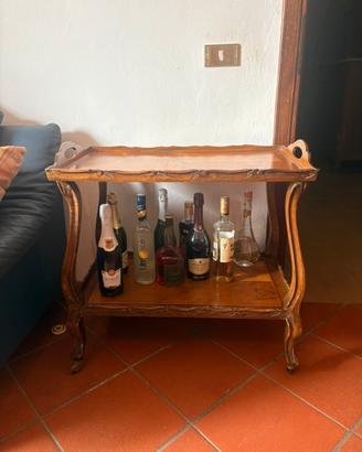 2 sedie imbottite con tavolino e porta alcolici