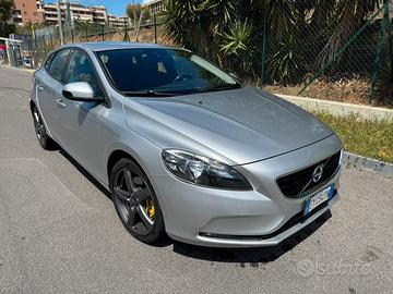 Volvo V40 D3  Momentum 2.0 5 Cilindri 150cv