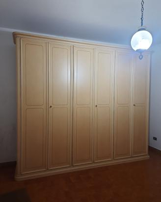 Armadio da camera in legno