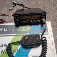 Radio bibanda Yaesu 