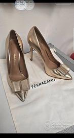 scarpe sandalo Ferragamo 38 oro