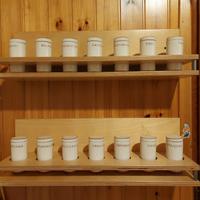 Due ripiani in legno per porta spezie 