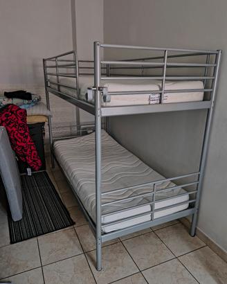letto a castello Ikea con materassi.
