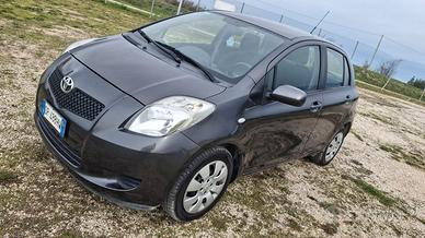 Toyota Yaris benzina adatta neopatentati