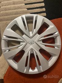 Borchie nuove, originale Toyota, raggio 17