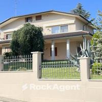 VILLA ESCLUSIVA A TORTORETO