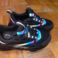 Sneakers nere stile dior con dettagli iridescenti
