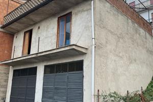 CASA con GARAGE sottostante