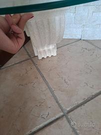 Mensola angolare in pietra con tavolino in vetro