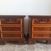 Comodini antichi in legno massello