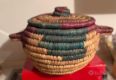 Cesto africano con coperchio