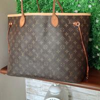 Borsa a spalla della Louis Vuitton modello Neverfu