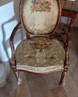 Poltrona classica stile Luigi XVI in legno intag