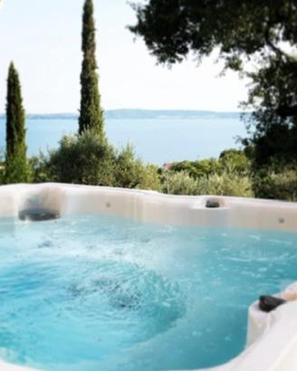 Jacuzzi