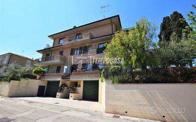 Appartamento di 60 mq con giardino e garage.