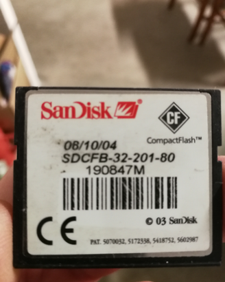 Scheda di memoria CompactFlash SanDisk da 32
