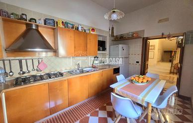 Soluzione semi indipendente con box auto