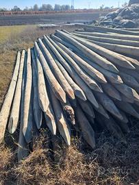 Pali da recinzione in castagno.