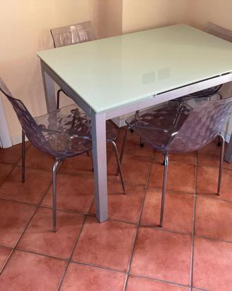 tavolo con sedie
